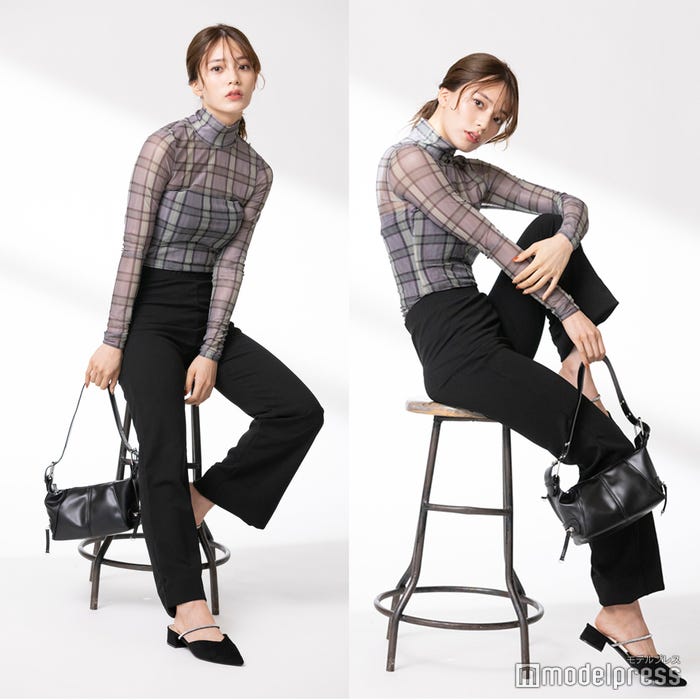 トップス¥694、パンツ¥1,000、バレエシューズ¥1,742、バッグ¥1,671/オールアイテム:「SHEIN」(C)モデルプレス