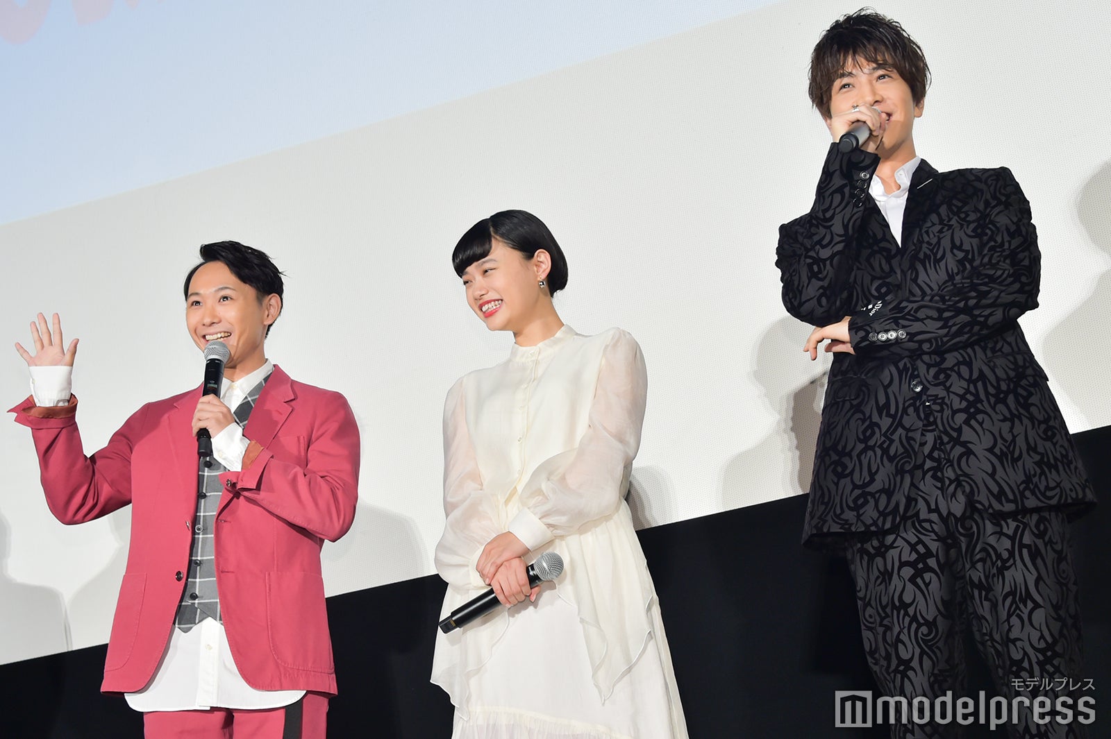 （左から）須賀健太、杉咲花、岩田剛典 （C）モデルプレス