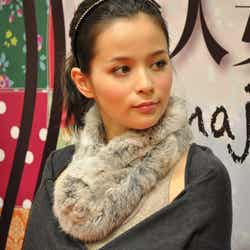 所属事務所の研音との契約を終了を発表した加藤ローサ