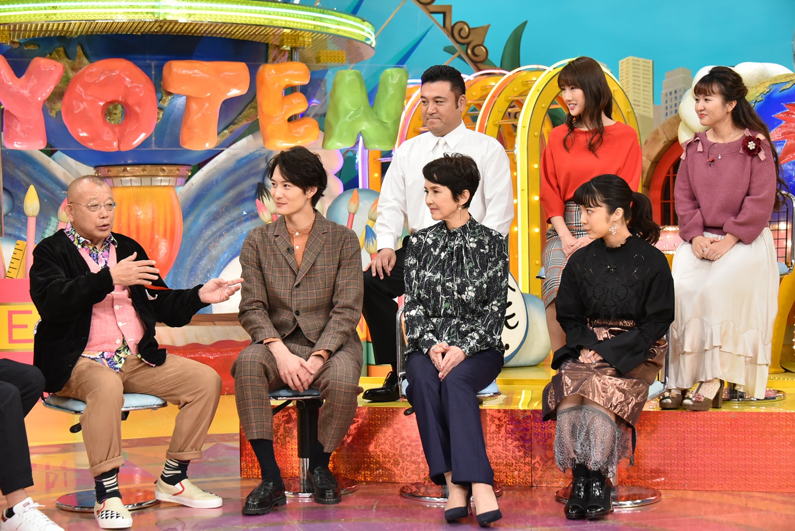 （前列左から）笑福亭鶴瓶、岡田将生、多岐川裕美、上白石萌音（後列左から）山崎弘也、華子、さくらまや（C）日本テレビ