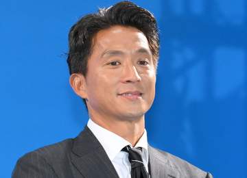 「私の青春！めちゃダンディーな方々」 元日本代表MF「ヒデとツネ 同学年」と3ショ投稿 偶然の再会にSNS反響「すごいメンバー達」