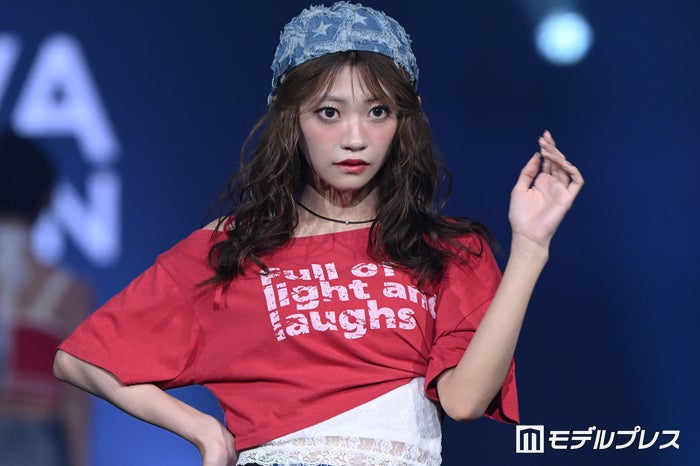 CUTIE STREET板倉可奈、フリルミニスカートコーデ ウィンクに視線集中【オキコレ2026】