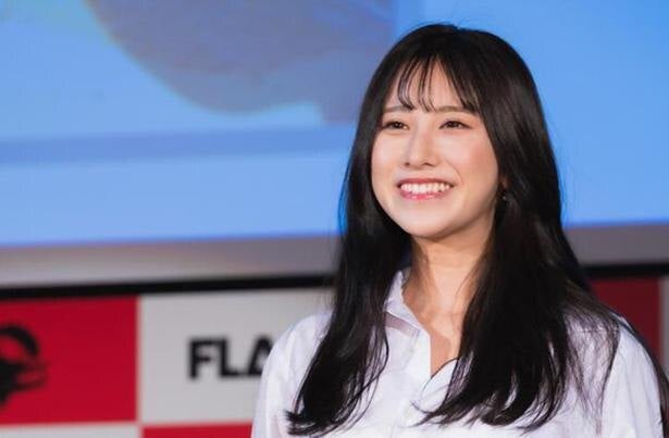 名取くるみ ムチムチ感 も黄金比 スポーティーなグレービキニ姿に 肉付き最高 スタイル抜群 称賛の声 モデルプレス