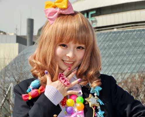 きゃりーぱみゅぱみゅ、ミニスカ制服姿で新アトラクションを発表
