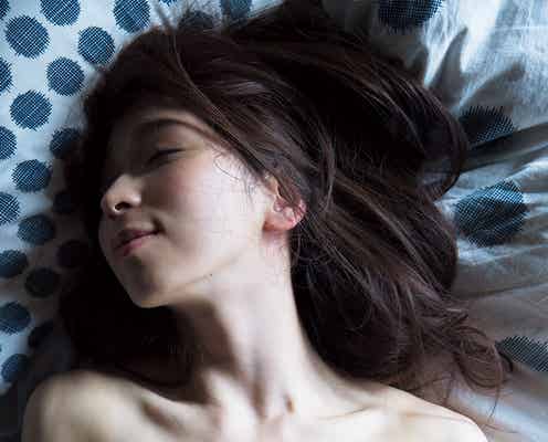 バチェラー鶴あいか、美バストあらわの誘惑ボディ放出 新たな愛人キャラ誕生か