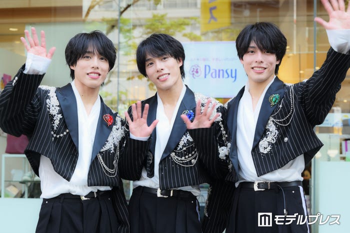 (左から)綾人、颯人、嘉人/佐藤三兄弟(C)モデルプレス