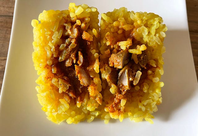 ナイルレストラン監修 チキンカレーおむすび