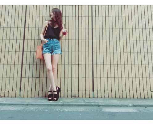 佐々木希「珍しく露出魔(笑)」ほっそり美脚にドキッ!シンプルコーデが「色っぽい」と反響