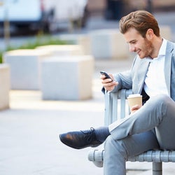 【男性の本音】つい送信しちゃう「男性が本命にしか送らないLINE」4つ