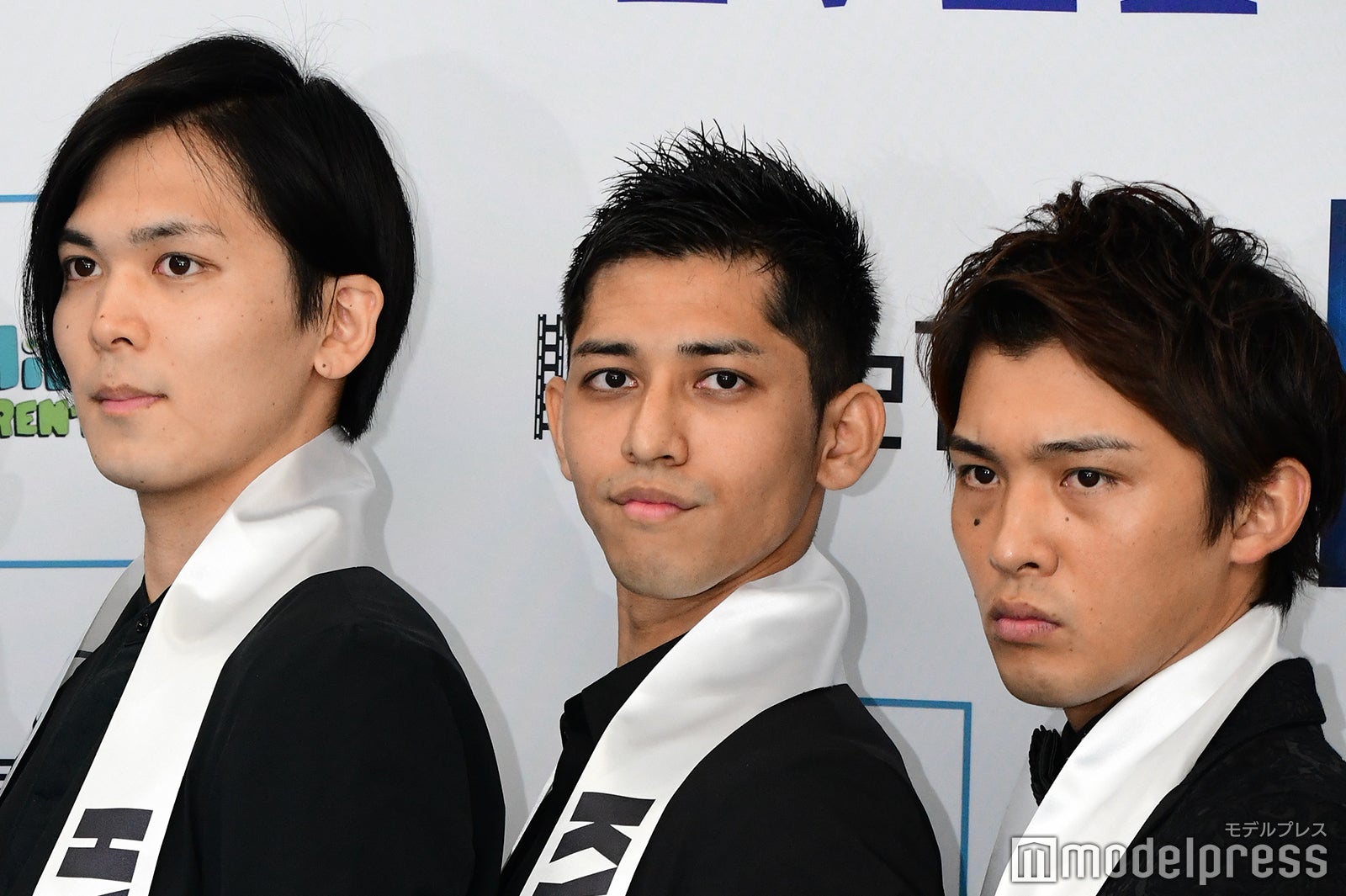 （写真中央）ティラカラトナ康（てぃらかなとなこう／京都府） （C）モデルプレス