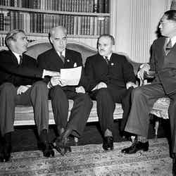 1945年、フェアモント サンフランシスコでの国連憲章署名の様子/提供画像