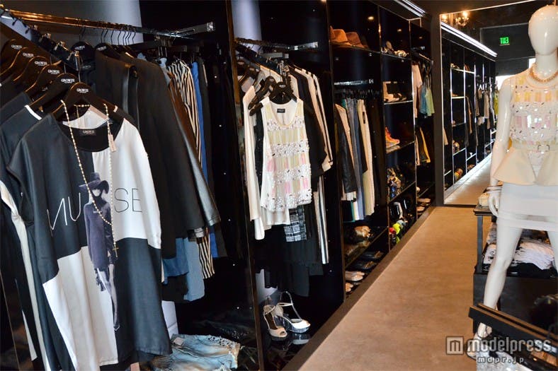 シンプルながらもディティールテクニックの効いたハイクオリティなアイテムが豊富/米・ロサンゼルス発のブランド「GROWZE」フラッグシップショップ内観