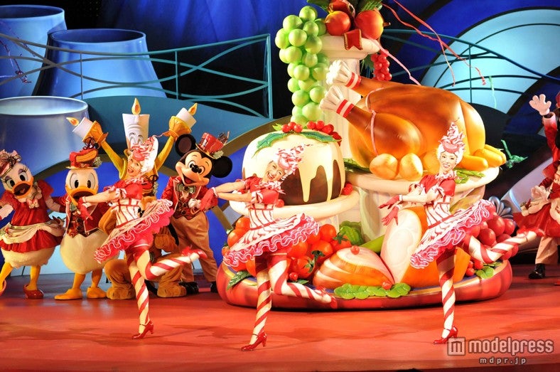 「テーブル・イズ・ウェイティング - クリスマスキュイジーヌ」（C）Disney