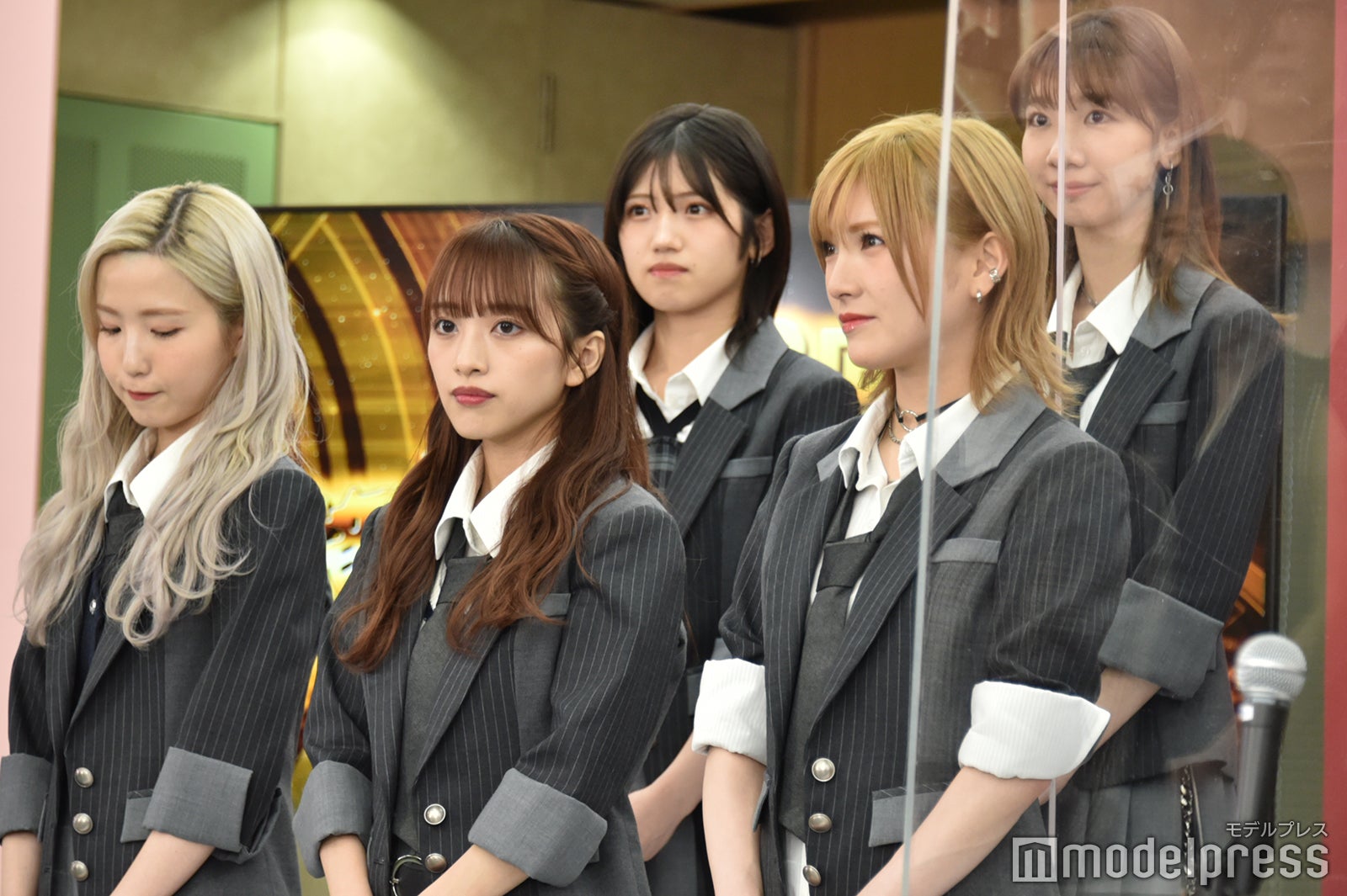 AKB48（後列）村山彩希、柏木由紀（前列）本田仁美、向井地美音、岡田奈々 （C）モデルプレス