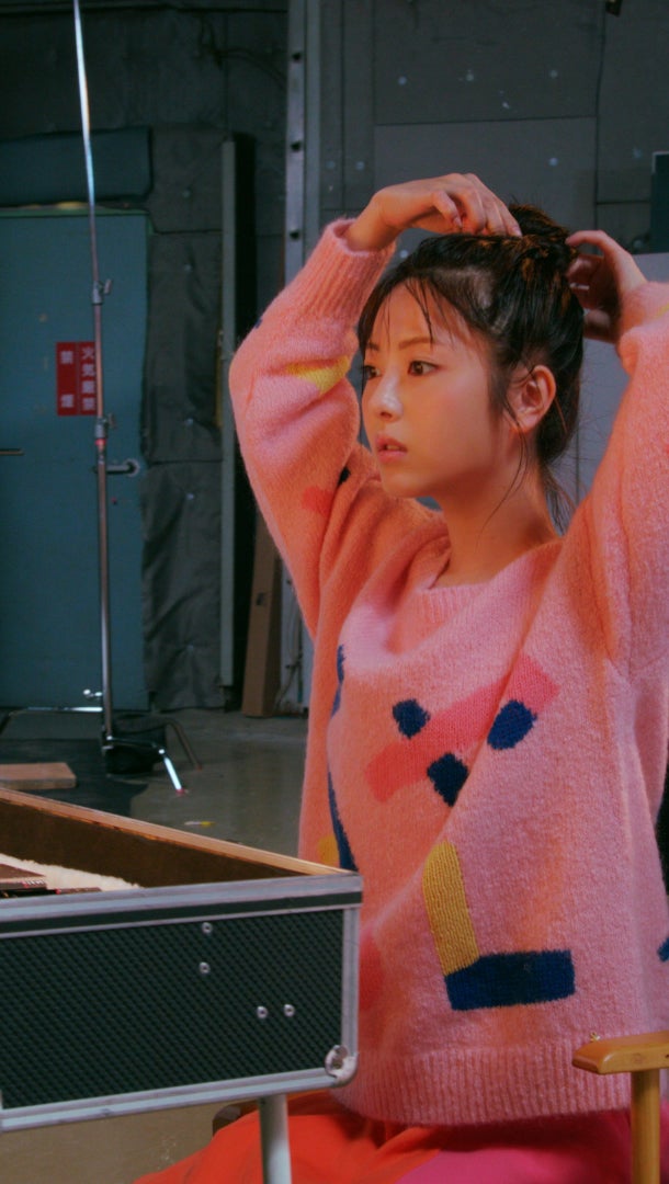 浜辺美波／「バレンタインのせいにして。浜辺美波」篇より（提供写真）