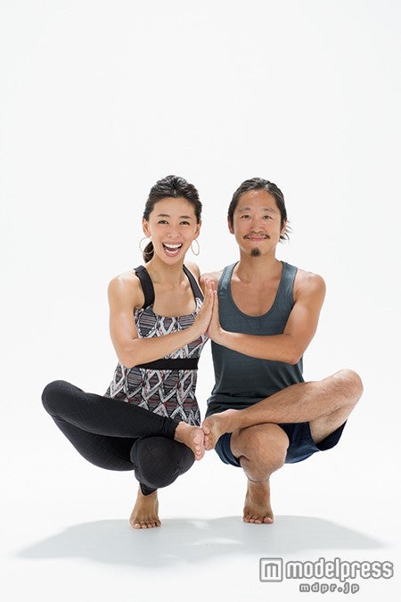 （左から）野沢和香、中村尚人／特集「ゆがみが整う　アーサナ5」より（画像提供：セブン＆アイ出版）