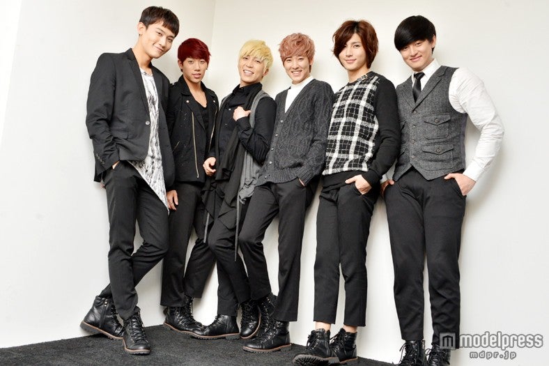 U-KISS（左から：AJ、フン、スヒョン、ケビン、キソプ、イライ）