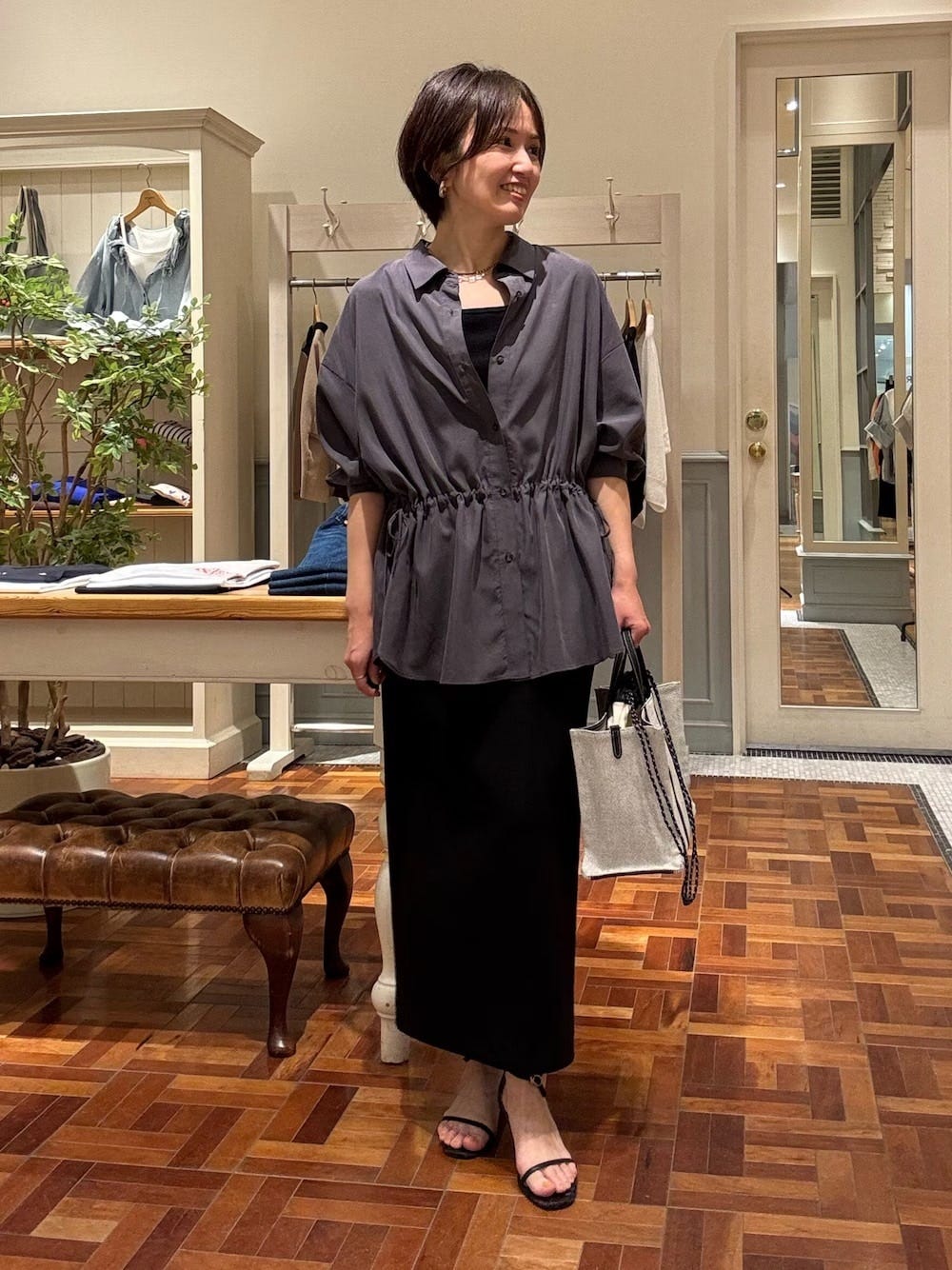 ウエストマークすることで、腰の位置が高めになって脚も長く見える 出典:WEAR
