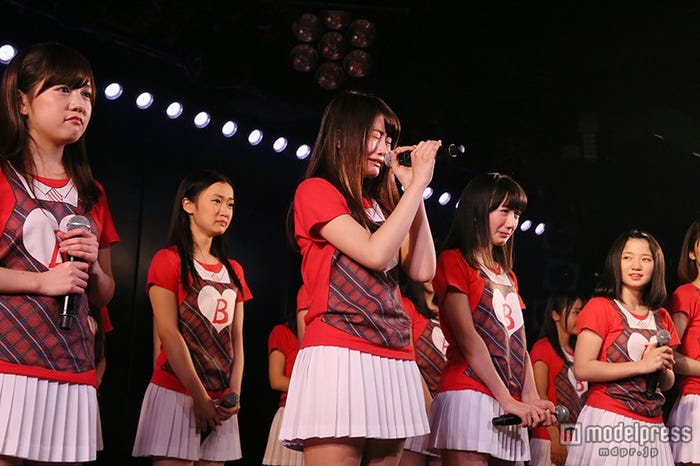 『バイトAKB 素敵な思い出をありがとう公演~最後の本気のバイト、劇場で見てください!!~』ステージの様子(C)AKS