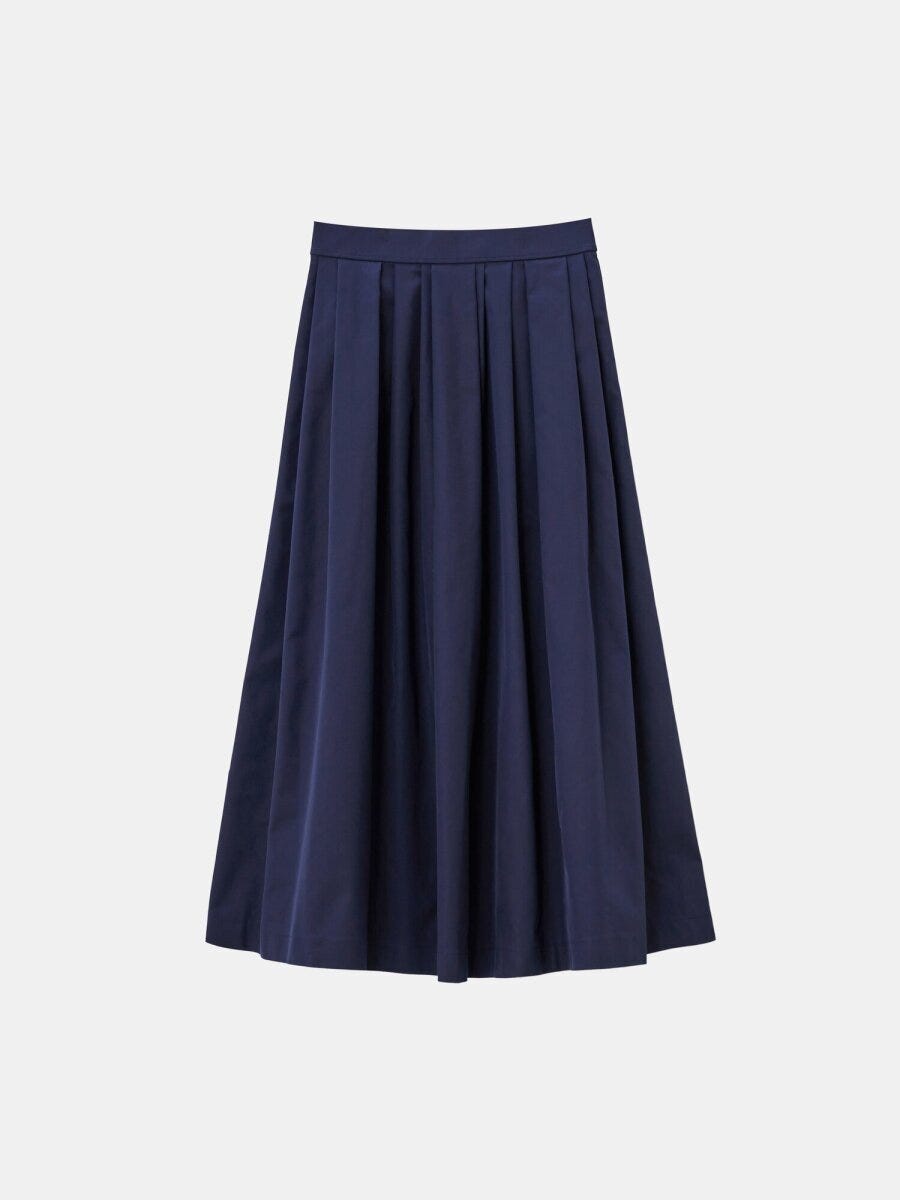 PLSTのボリュームタックフレアスカート