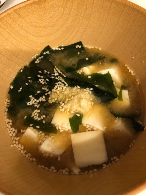 この日は、豆腐の味噌汁にショウガを入れました。あとは、納豆と韓国のりも、好きな組み合わせです(提供写真)