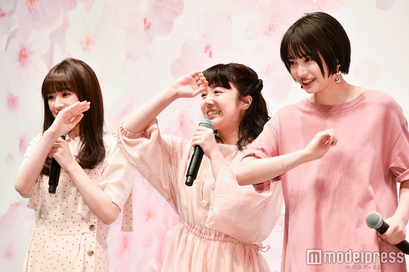 「瑞沢高校かるた部です！」優希美青、上白石萌音、広瀬すず （C）モデルプレス