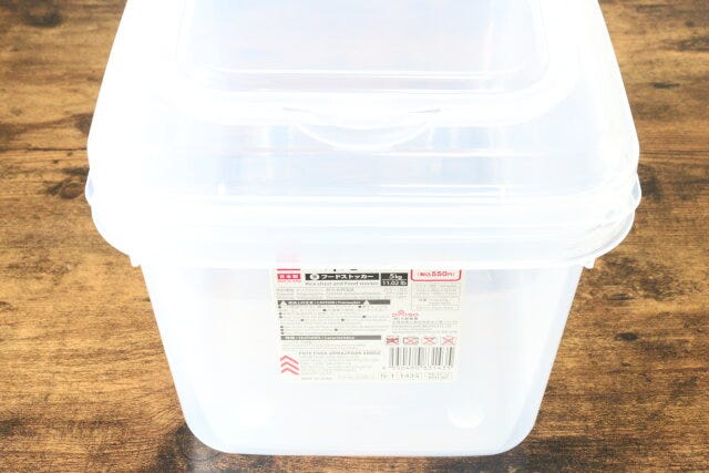 ダイソー　米びつ兼フードストッカー　パッケージ