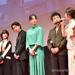 （左から）斎藤工、高畑充希、山崎賢人、菜々緒、ムロツヨシ、若月佑美（C）モデルプレス