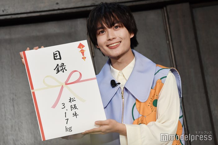 3.17kgの高級松坂牛を獲得した大西流星(C)モデルプレス