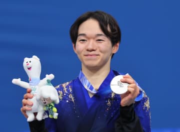 【五輪サイドストーリー】鍵山優真が語った理想のエース像「羽生くんと昌磨くんが」受け継がれた日本フィギュアの姿勢「本当にこうなりたいと思ってきた」