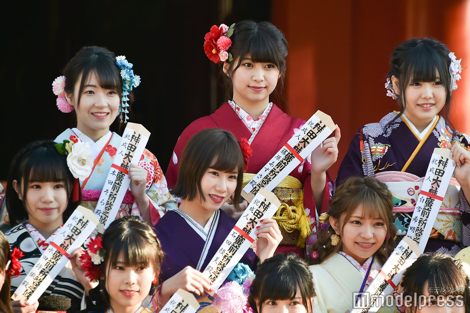 （左上から時計回りに）本田そら、藤原あずさ、白雪希明、山田樹奈、石田優美、水田詩織／AKB48グループ成人式記念撮影会 （C）モデルプレス