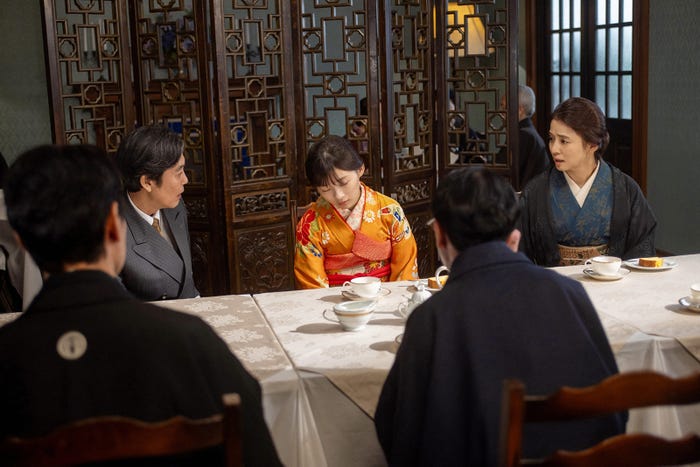 岡部たかし、伊藤沙莉、石田ゆり子「虎に翼」第1話(C)NHK
