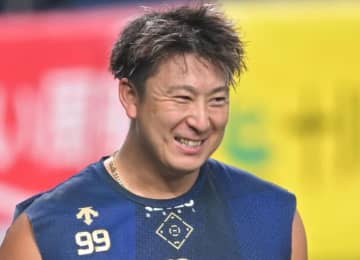 「強そう！」オリックス・杉本裕太郎がド迫力の警官姿「悪い人おったら逮捕しようと思ったのですが」ギャル軍団とランチも