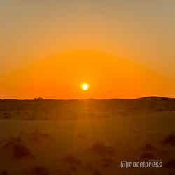 砂漠ツアー(C)モデルプレス