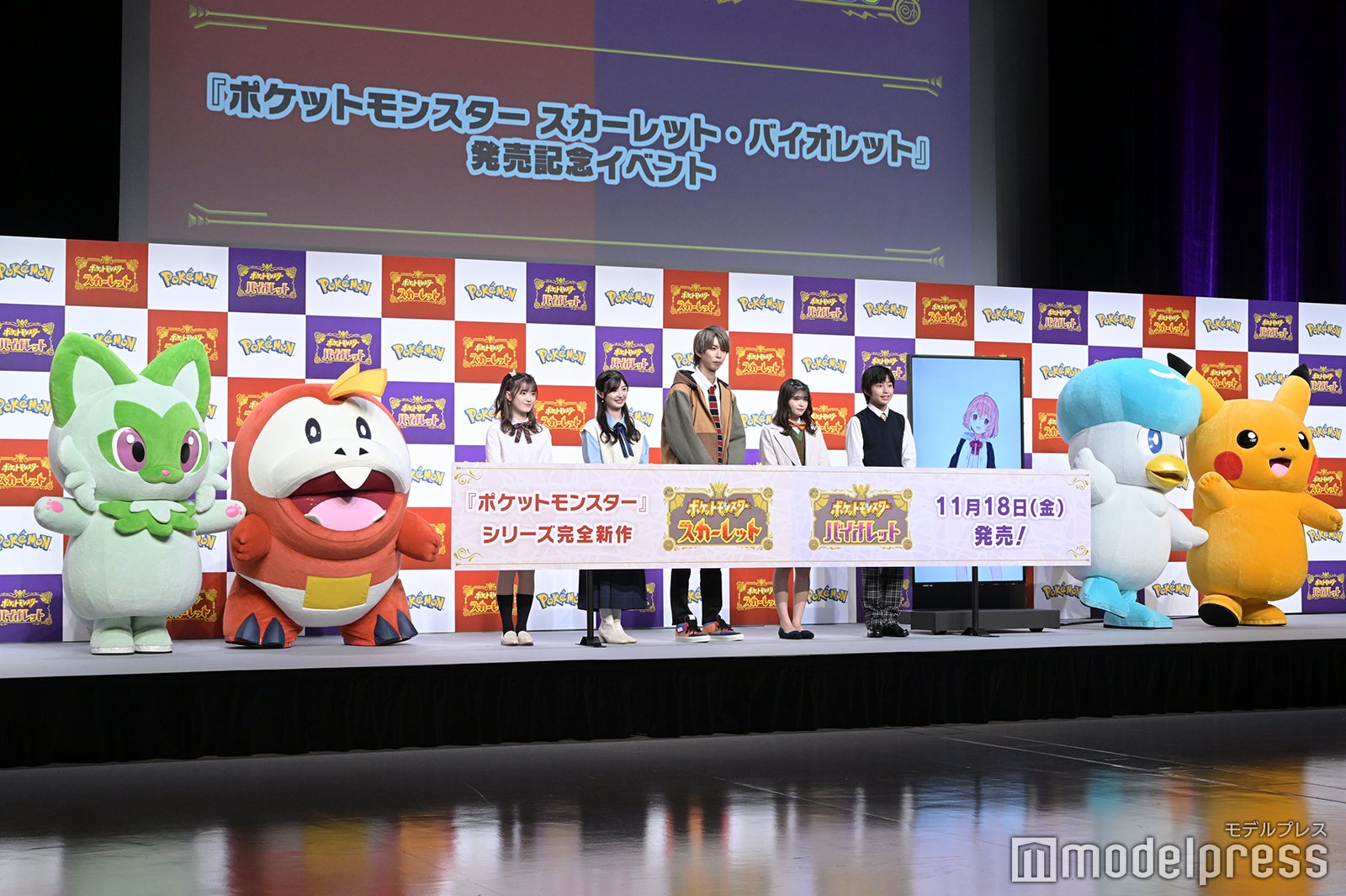 （左から）武藤小麟、武藤十夢、はじめしゃちょー、景井ひな、加藤憲史郎、笹木咲（C）モデルプレス