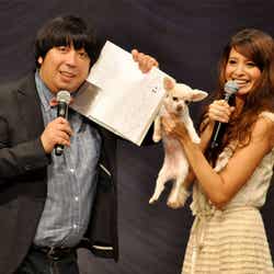 (左から)バナナマン・日村勇紀、吉川ひなの