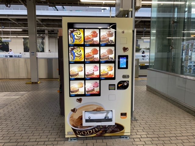【関西初】新幹線に乗る前にちょっと待って！新大阪駅に「ゴディバのアイスが買える自動販売機」が登場
