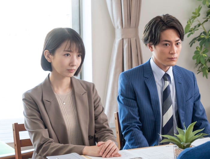 波瑠、間宮祥太朗/「魔法のリノベ」第2話より(C)カンテレ