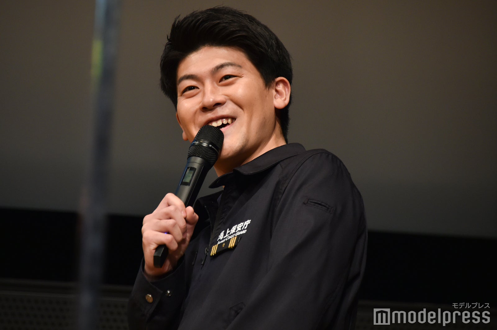 小栗旬になりきって挨拶する土佐有輝 （C）モデルプレス