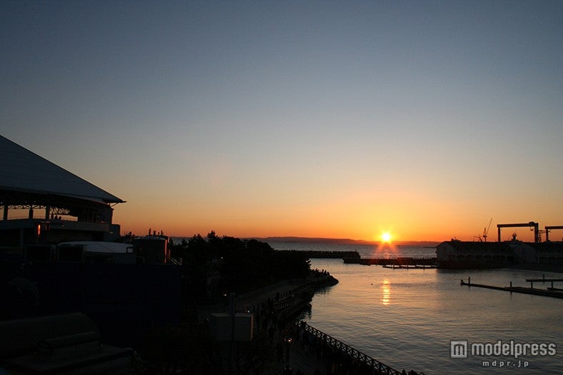 房総半島の山並みから昇る美しい初日の出／画像提供：横浜八景島