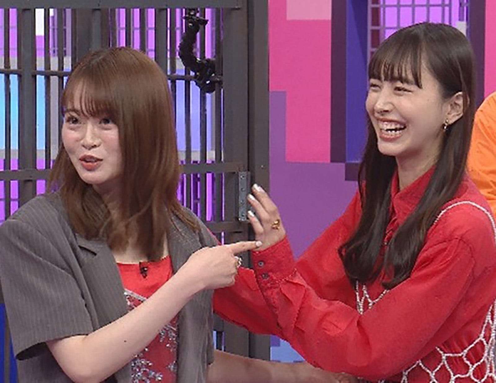 山崎怜奈、井桁弘恵（C）日本テレビ