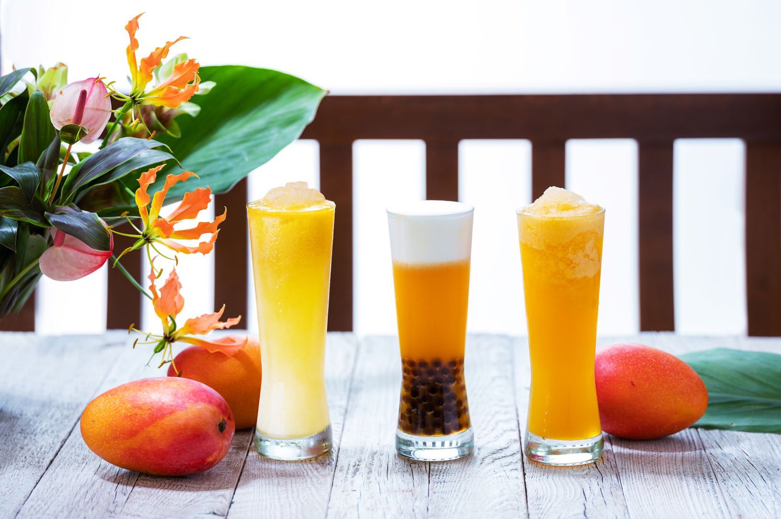 アロエマンゴーグリーンティー550円、タピオカマンゴーラテ650円、マンゴースムージー550円／画像提供：オアシスティースタンド