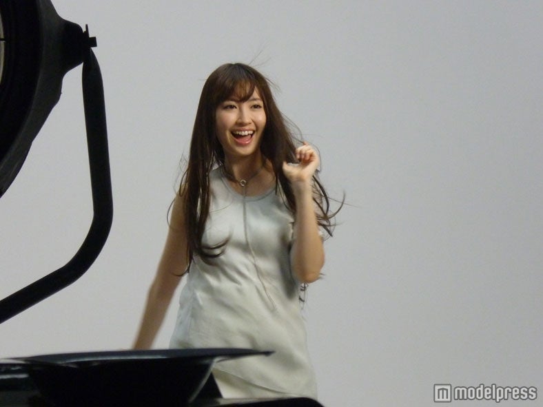 小嶋陽菜（CMメイキング）