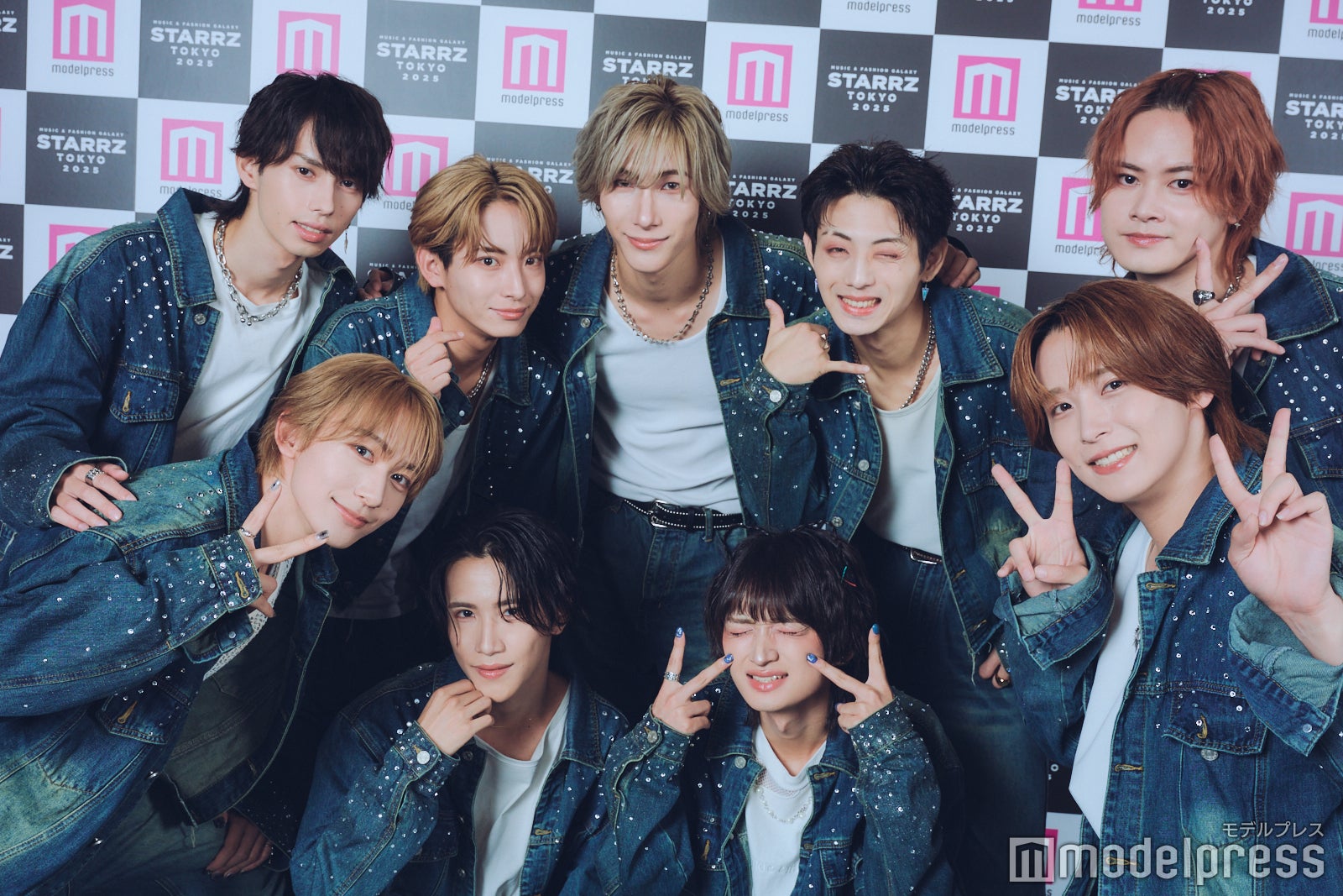 UNiFY、メンバーで暴露合戦？「羽振りがいいのかちょっと高そうな服を着ています」流行の“横揺れ”を実践も【STARRZ TOKYO 2025】