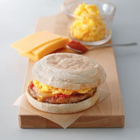 あらびきソーセージ&スクランブルエッグ イングリッシュマフィン¥380/画像提供:スターバックス コーヒー ジャパン