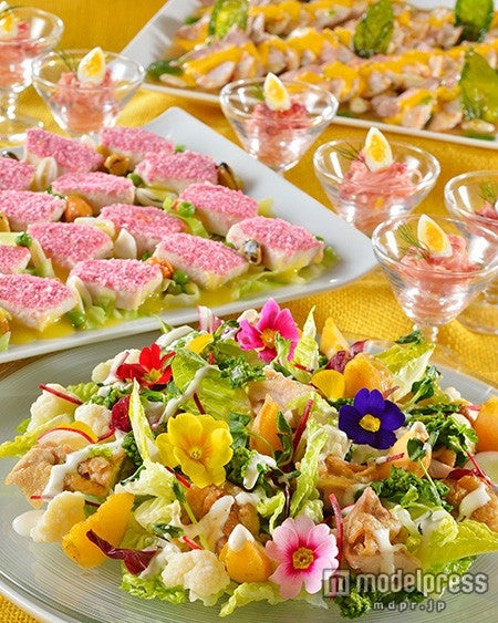 ランドホテル内「シャーウッドガーデン・レストラン」、ブッフェ（イメージ）／（C）Disney