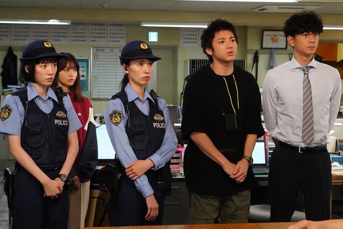 永野芽郁、西野七瀬、戸田恵梨香、山田裕貴、三浦翔平 「ハコヅメ~たたかう!交番女子~」最終話より(C)日本テレビ
