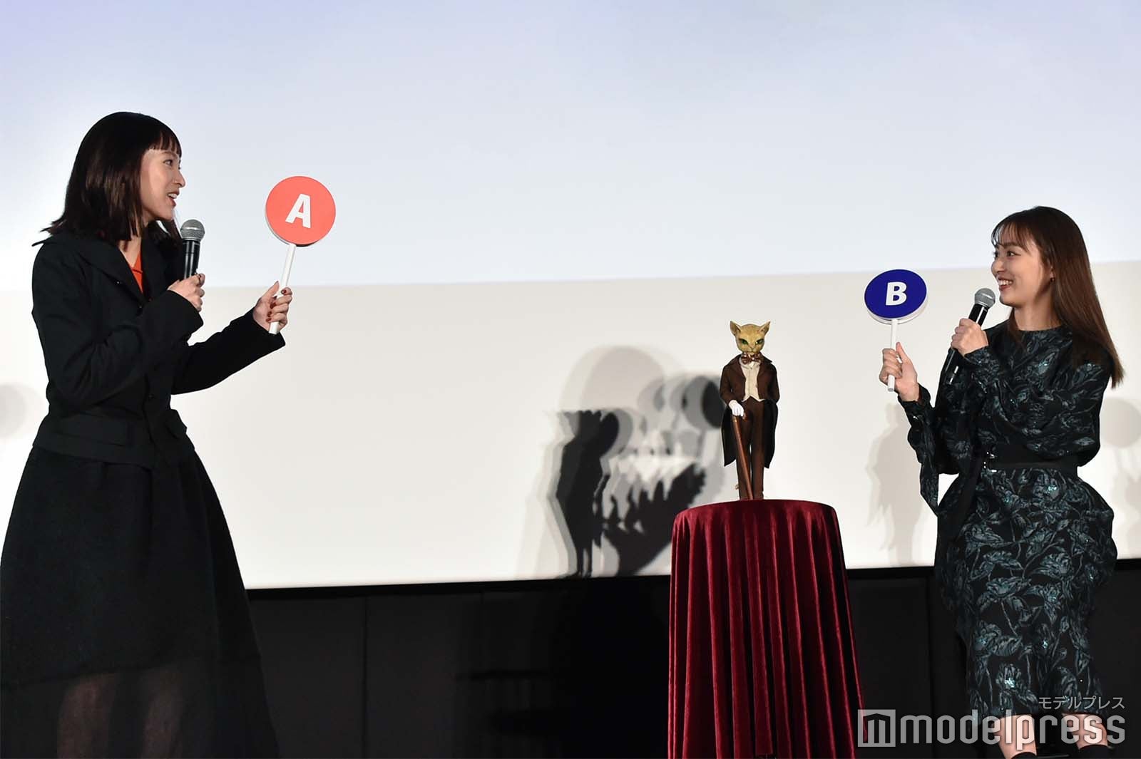 1人だけ違う回答であることに驚く清野菜名 （C）モデルプレス