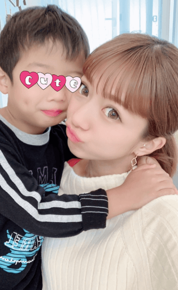 第4子妊娠中の辻希美 息子と密着2ショット公開 お腹にチュー モデルプレス 第4子妊娠中の辻希美 息子と密着2ショット公開 お腹にチュー モデルプレス