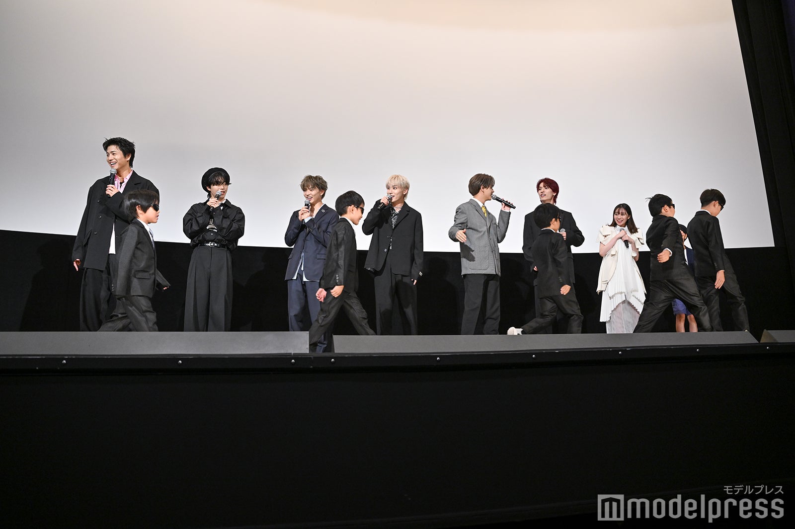 瀬口黎弥、木全翔也、佐藤大樹、川西拓実、中島颯太、金城碧海、田鍋梨々花、川原瑛都（C）モデルプレス